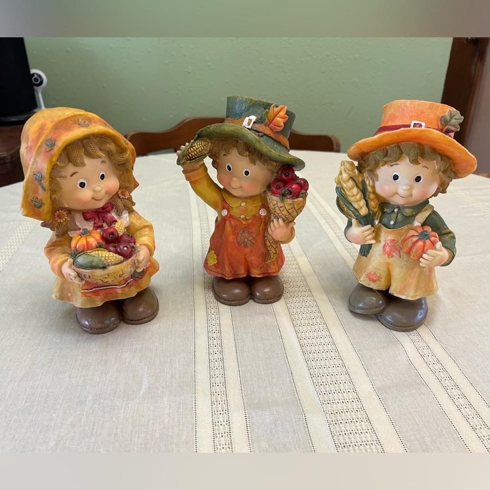 Fall Decor - 3 Resin Figurines Pilgrims